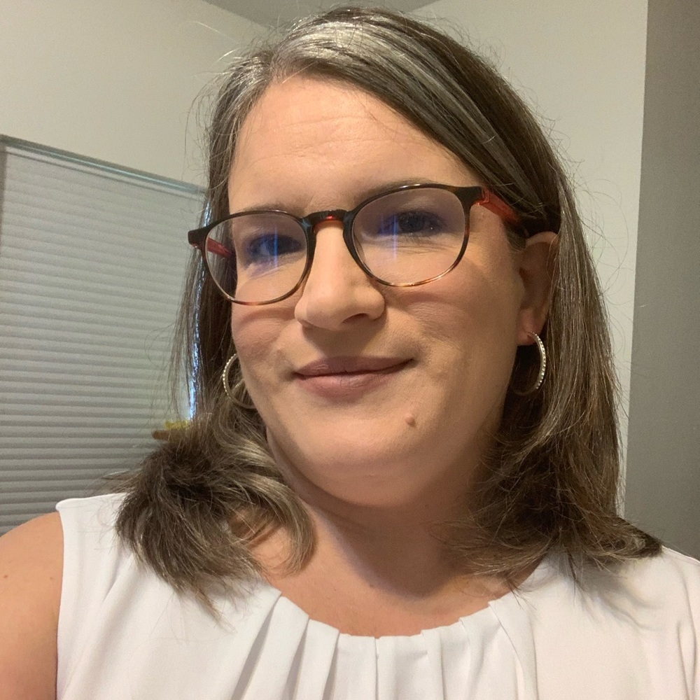 Meet your Posher, Cynthia